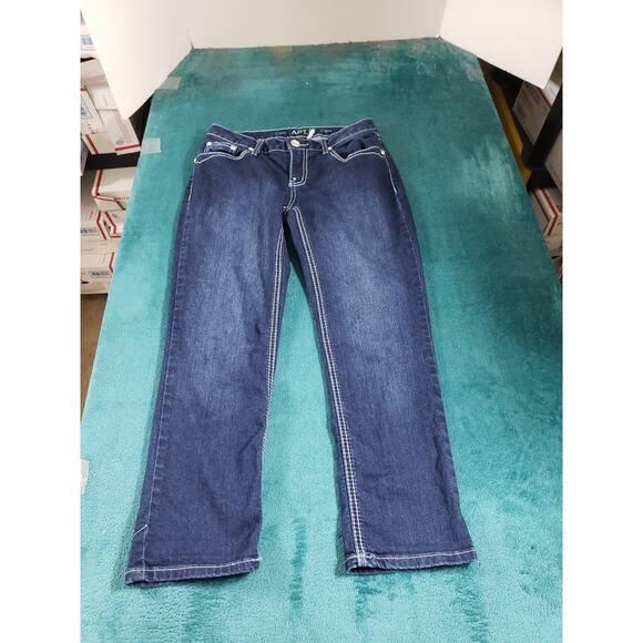 Apt 9 Jeans Size 4 Womens Blue Pants Stretch Denim Ladies Mid Rise Capri - Picture 1 of 11
